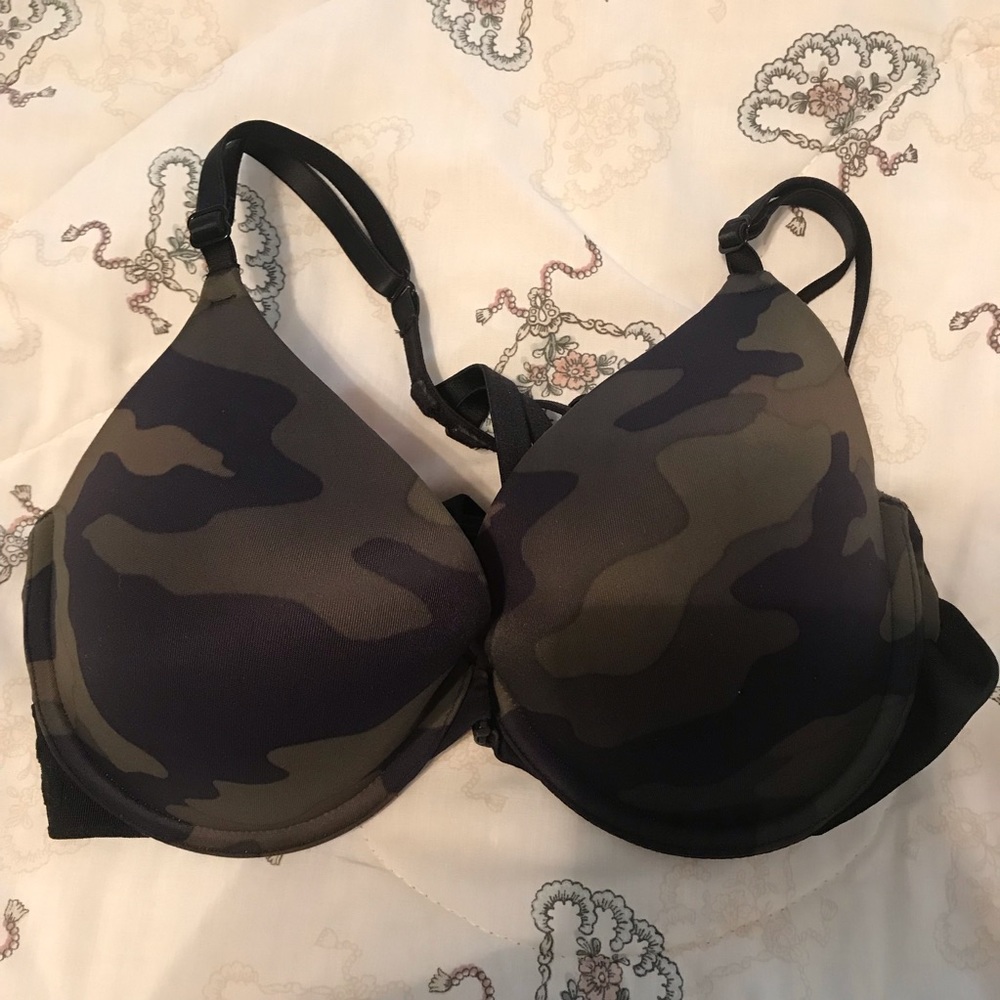VICTORIA'S SECRET PINK CAMO FRONT CLASP BRA